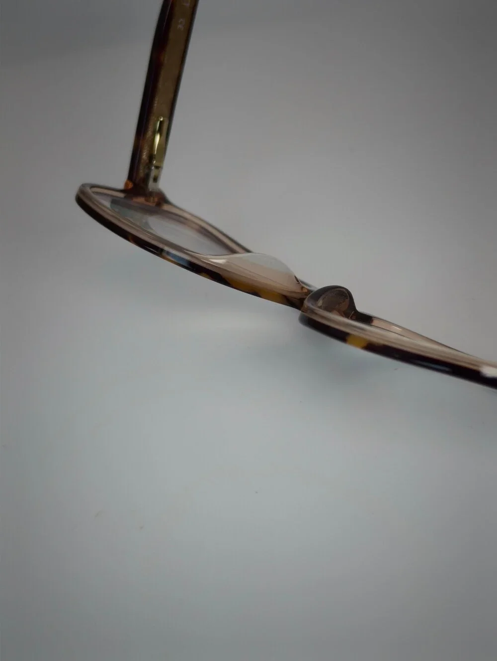 Patina. Tortoiseshell Square Frame Glasses. Mid Mount Temple.